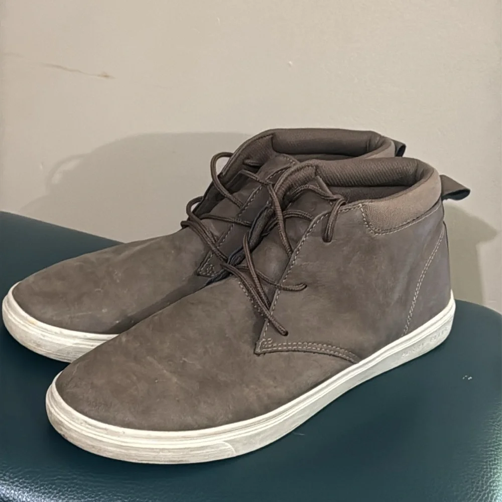 Perry Ellis Brown Chukka Boots with Suede Finish Men's Size 11 career wear